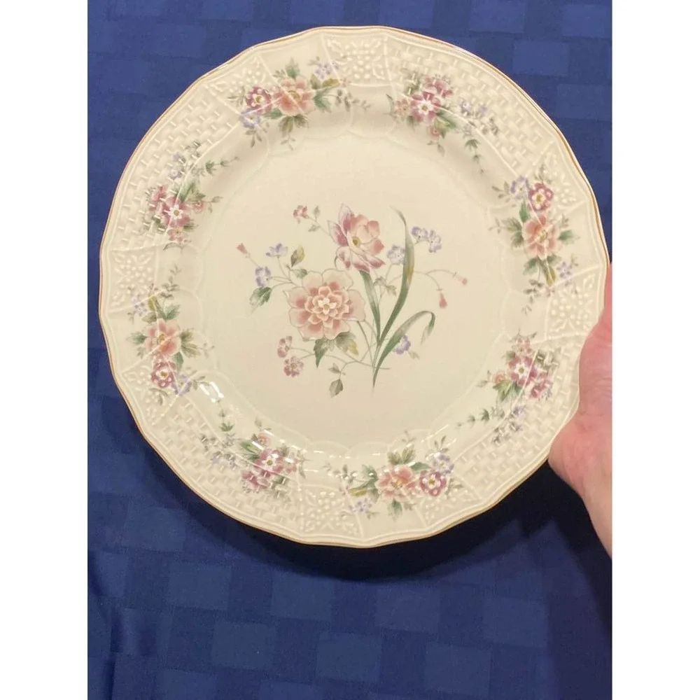 Set‎ Of Two~Lydia by Mikasa, Stoneware Dinner Plates